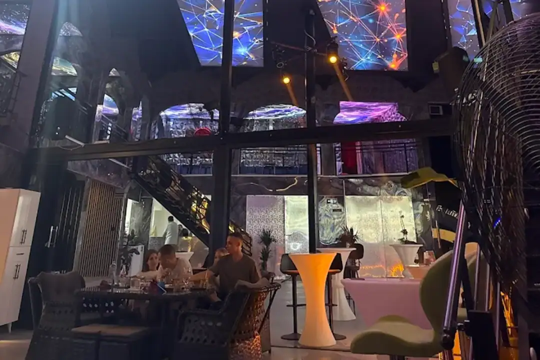KOZMIK Cafe Restaurant and Lounge, Alanya