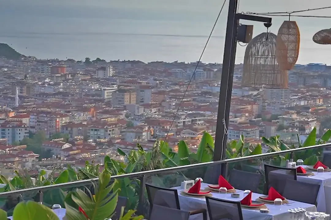 La Perla Restaurant 1