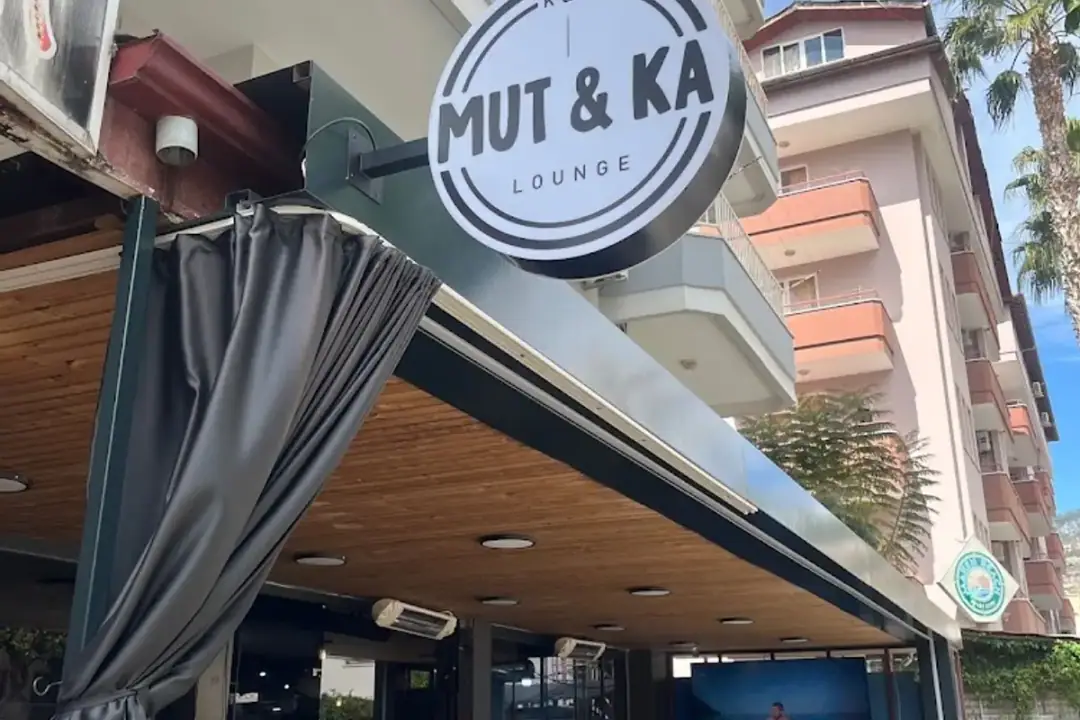 MUT&KA LOUNGE CAFE 1