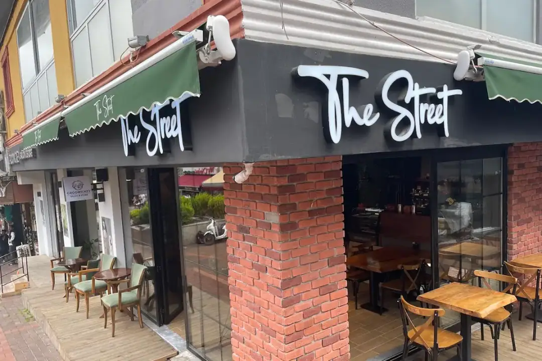 Sisters' Alanya (The Street Pub)